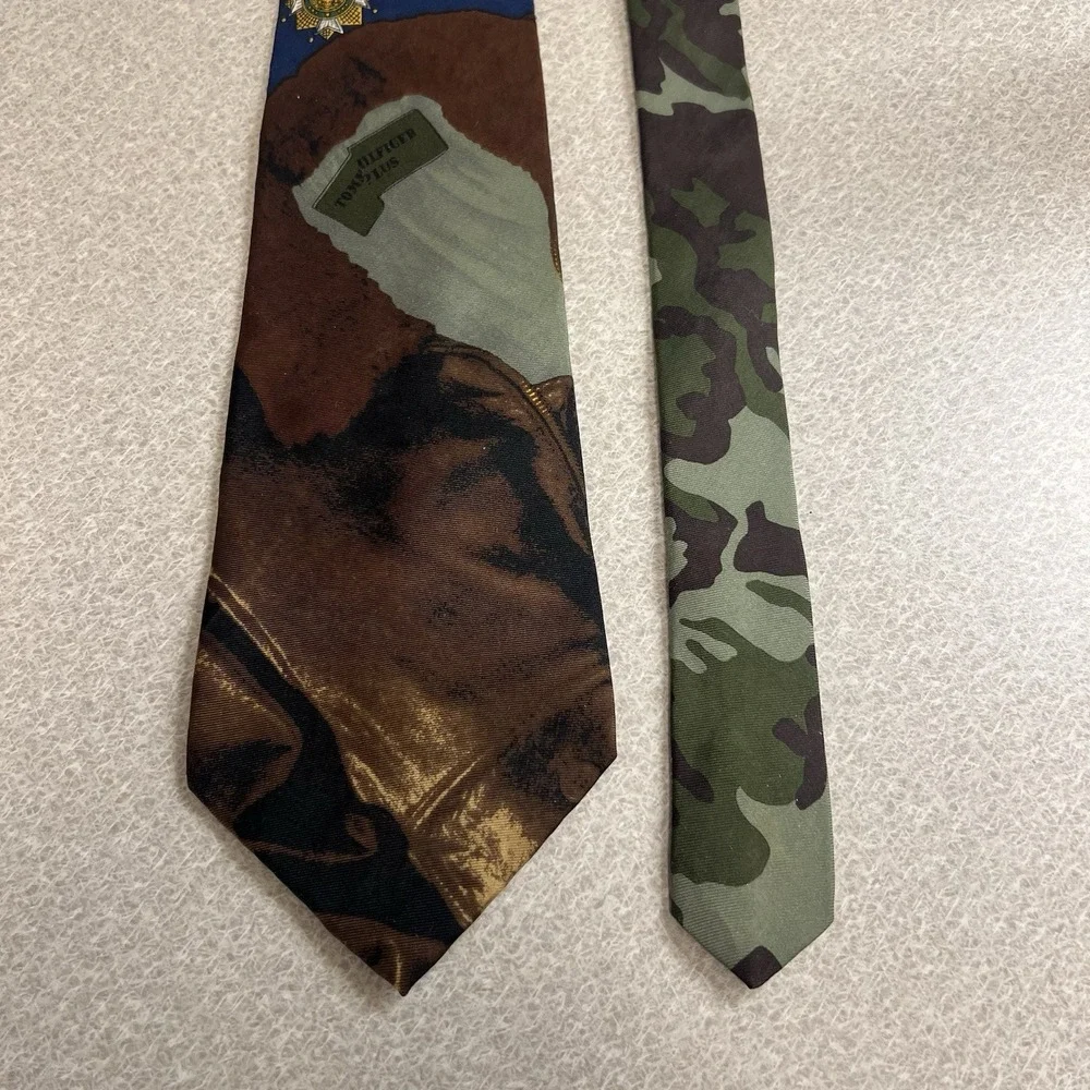 VTG Tommy Hilfiger Necktie Italian Silk Medals Crests Camo USA 3.75 X 56